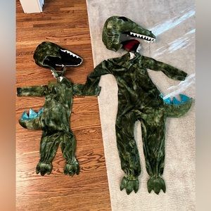 Pottery Barn kids 7/8 dinosaur costume. Light up tail. Head included :)